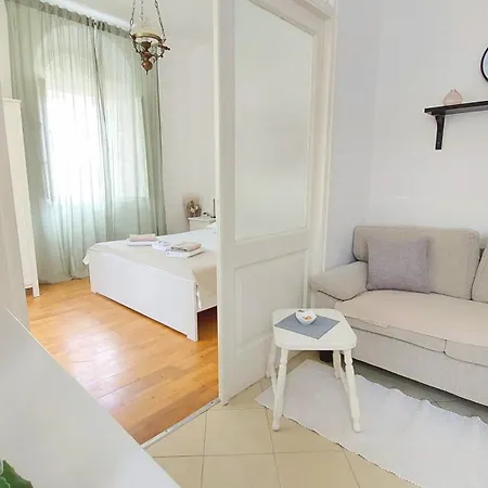 Rafaela Apartament *